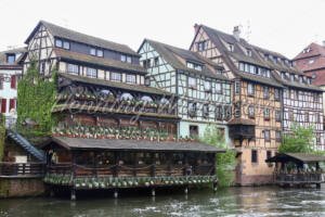 Altes Restaurant direkt am Wasser - ImageShop
