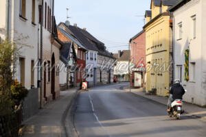 Arzdorf (1) – Fritzdorferstraße Richtung Dorfmitte - ImageShop Online