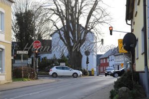 Arzdorf (18) – Vom Villiper Weg auf die Kreuzung - ImageShop Online