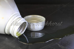 Auslaufende Flasche - ImageShop