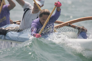 Ausleger-Kanu in Wellengang - ImageShop