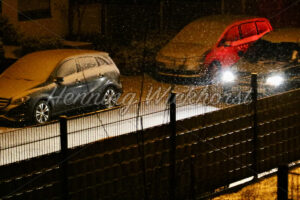 Auto nachts bei Schnee - ImageShop