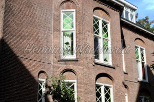 Backsteinfassade mit Fenstern - ImageShop