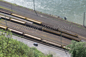 Bahnstrecke am Fluss - ImageShop