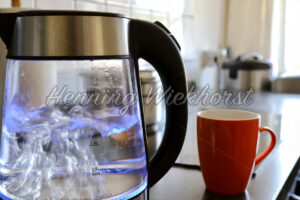 Becher und Wasserkocher - ImageShop