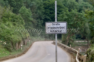 Befahrbare Strasse im Ahrtal – (3 Wochen n. d. Flut) - ImageShop