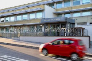 Berkum (19) – Rathaus Wachtberg bei Tag - ImageShop Online