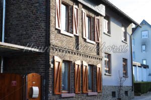 Berkum (5) – Fenster der Ahrweilerstraße - ImageShop Online