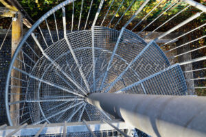 Blick hinab einer Wendel-Treppe - ImageShop