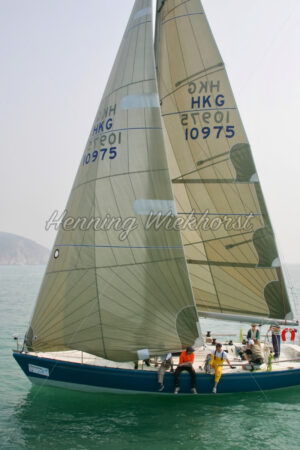 Boot mit Wind im Segel - ImageShop