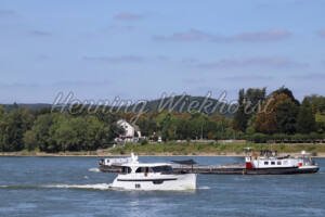 Boot und Schiff auf dem Rhein bei Remagen - ImageShop Online