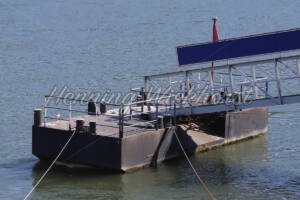 Bootsanleger im Wasser - ImageShop Online