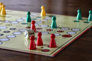 Brettspiel mit Würfel - ImageShop