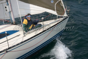 Bugposten auf Segelboot in Fahrt - ImageShop