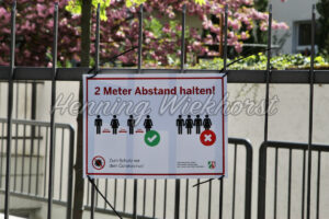 Corona-Krise: Abstandhalten! - ImageShop