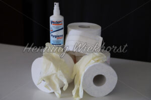 Corona-Pandemie: Symbolhafte Utensilien - ImageShop