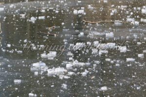 Das Eis von einem gefrorenen See - ImageShop