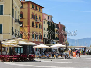 Der Dorfplatz am Hafen von Lerici - ImageShop