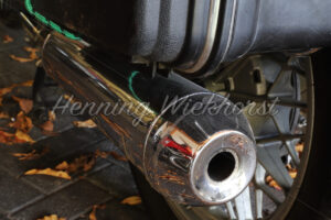 Der linke Auspuff eines Motorrades - ImageShop