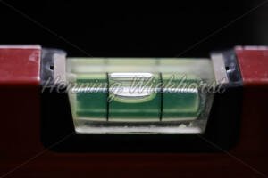 Detailansicht einer Wasserwaage - ImageShop Online