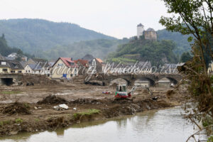 Die Brücke in Ahrbrück hat gehalten (3 Wochen n. d. Flut) - ImageShop