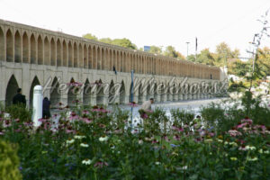 Die Kajahoo-Brücke im Fluss - ImageShop