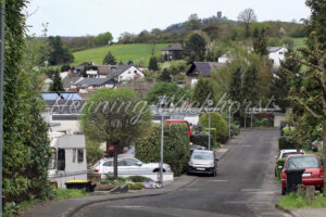 Dorfstrasse mit Rodderberg und Drachenfels - ImageShop