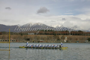 Drachenboot auf einem See - ImageShop