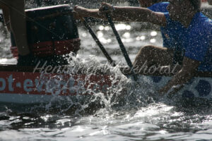 Drachenboot im Vortrieb - ImageShop