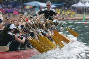 Drachenboot im Wettkampf - ImageShop