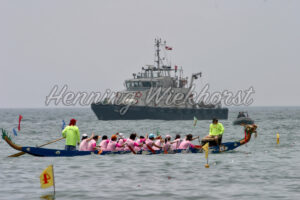 Drachenboot und Polizeischiff - ImageShop