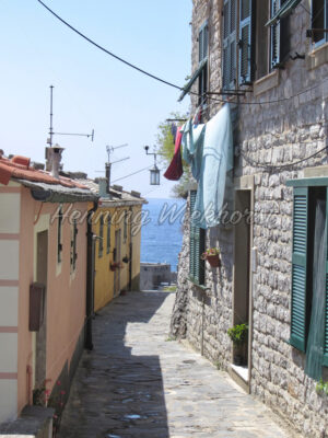 Durch die Gasse zum Meer - ImageShop