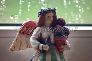 Engel mit Schaufel und Blumen - ImageShop