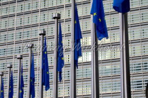 Fahnenmaste in Reihe - ImageShop