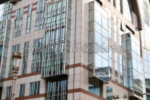 Fassade spiegelt sich in einem anderen Haus - ImageShop