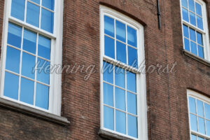 Fenster einer Backstein-Fassade - ImageShop
