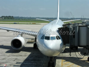 Flugzeug am Gate - ImageShop