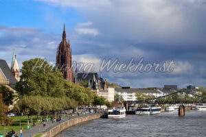 Fluss-Promenade von Frankfurt am Main - ImageShop