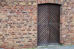 Fritzdorf (13) – Altes Tor in der Wand - ImageShop Online