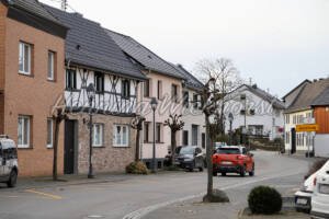 Fritzdorf (2) – Die Oevericher Straße ist die Hauptstraße des Dorfes - ImageShop Online