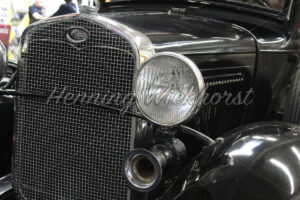 Frontansicht eines alten Ford - ImageShop