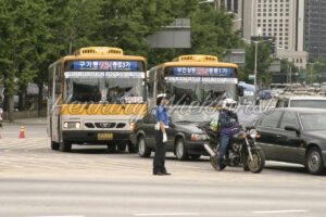 Geregelter Verkehr in Seoul - ImageShop