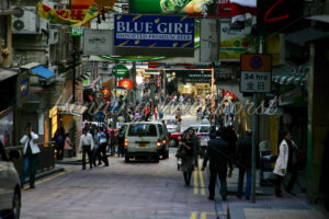 Geschäftiges Treiben in einer Nebenstraße - ImageShop