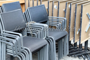 Gestapelte Restaurant-Möbel - ImageShop