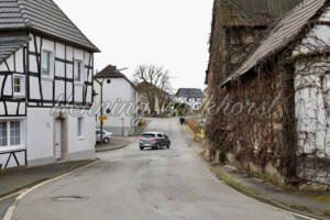 Gimmersdorf (10) – Wo das Auto ist, trifft die Ließemer Straße auf den Kommunalweg - ImageShop Online