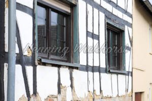 Gimmersdorf (13) – Fenster in einem Fachwerkhaus - ImageShop Online