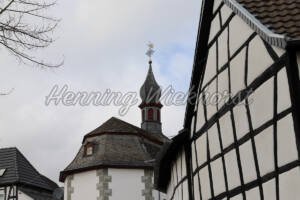 Gimmersdorf (20) – Kapelle und Fachwerkhaus - ImageShop Online