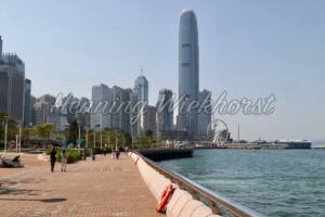 Hafen-Promenade auf mit Blick auf HK-Central - ImageShop Online