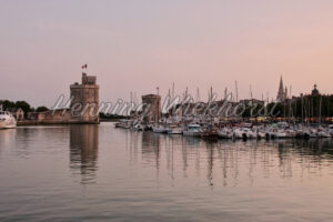 Hafeneinfahrt von La Rochelle am Abend - ImageShop