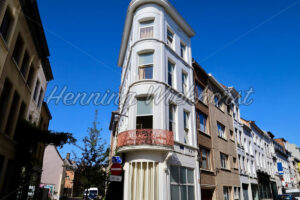 Haus auf der Ecke zweier Strassen - ImageShop